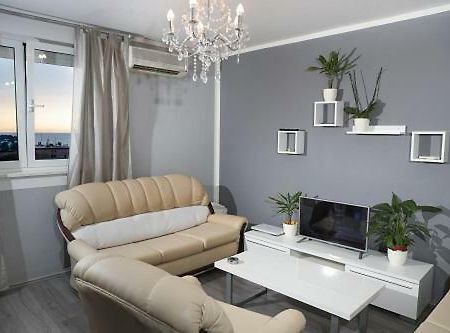 Apartment Laura Ровінь Екстер'єр фото